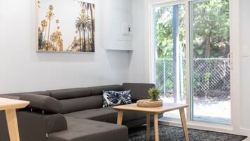 Smart TV, music library, video library, stereo