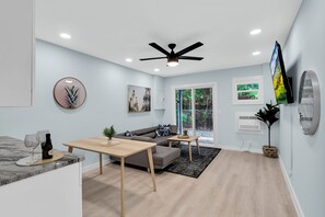 Smart TV, music library, video library, stereo