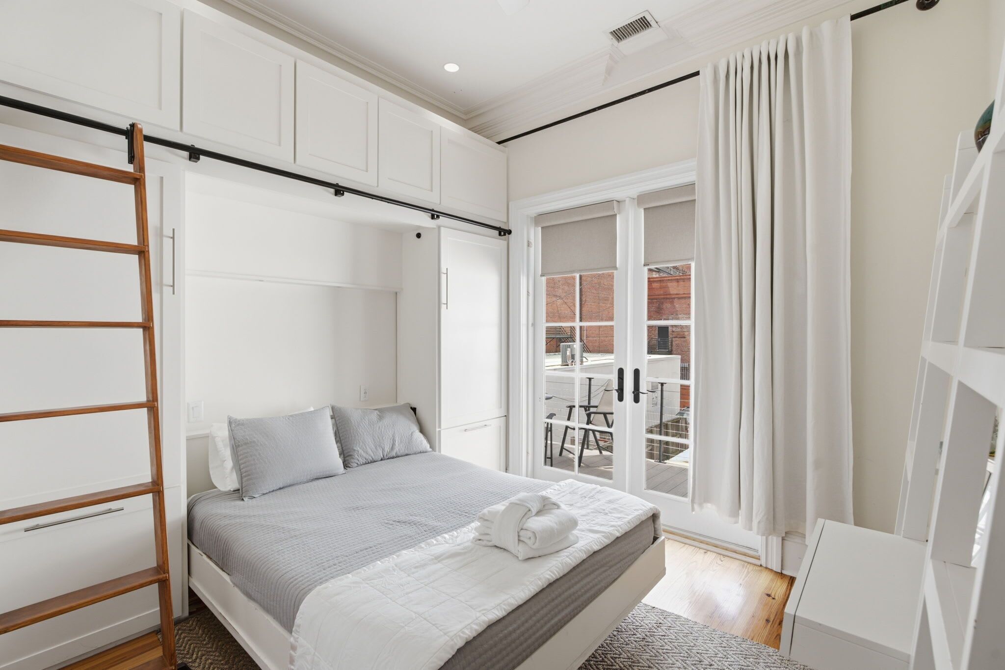 2 chambres, fer et planche à repasser, Wi-Fi, draps fournis