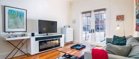 TV, fireplace