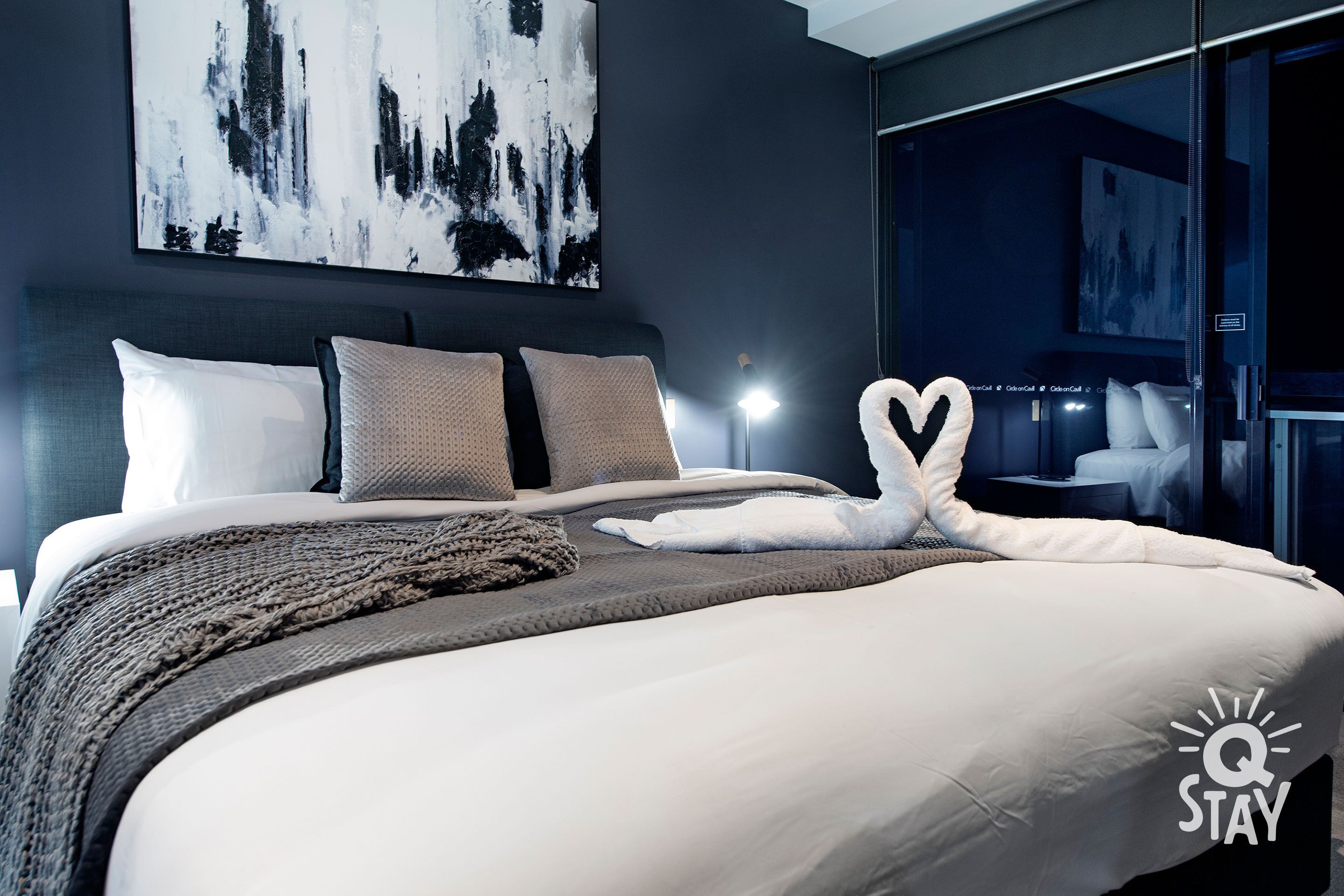 ♦️Circle on Cavill – Luxury 4 Bedroom Sub penthouse, full Ocean — Q Stay