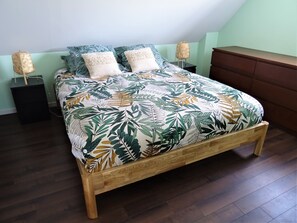 3 bedrooms, iron/ironing board, free WiFi, bed sheets