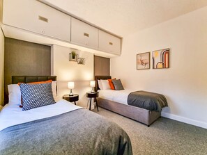 2 bedrooms, iron/ironing board, free WiFi, bed sheets - * Ipswich Suffolk Contractor Holiday Short Stay * (Ipswich)