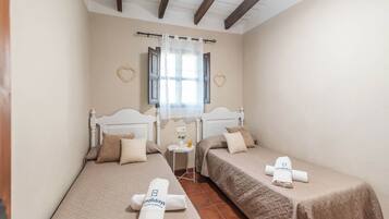 4 slaapkamers, een strijkplank/strijkijzer, reisbedje, wifi