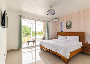 20 bedrooms, in-room safe, iron/ironing board, free WiFi