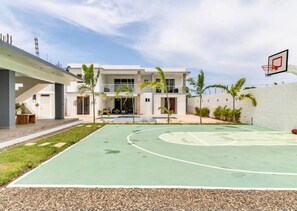 Sports court - 20 bedrooms villa with basketball 🏀& 🎱 (Sosua, DR) (Sosua)