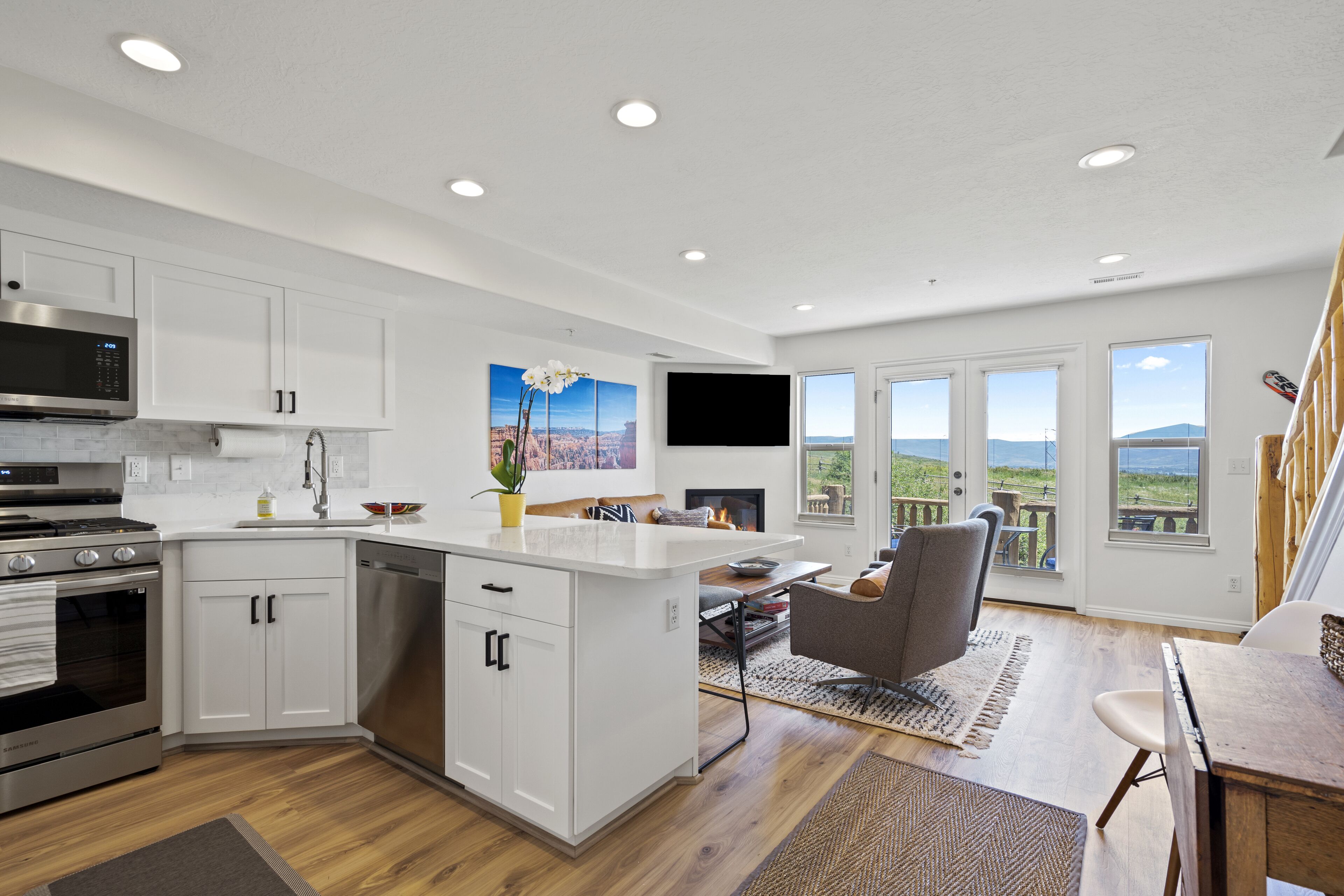 ثلاجة، ميكروويف، فرن، موقد طهي مسطح