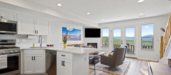 Beautifully remodeled condo, clean/cozy. Summer fun, lakes, hiking and biking!