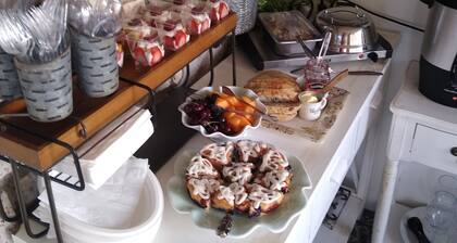 Zannabella private Suite with hot breakfast included