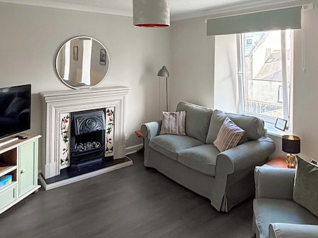 TV. 2 bedroom accommodation in Montrose