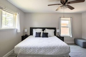 4 عدّة غرف نوم ومكتب ومكواة/لوح كي وسرير سفر