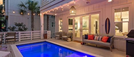 حمّام سباحة مُدفَّأ