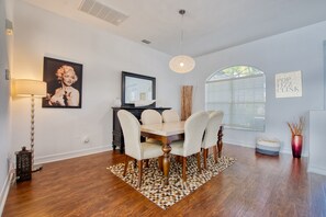 Dining - VILLA WATERFRONT– HEATED POOL & SPA | WATERVIEW | BOAT RENTAL + TOURS VOUCHER INCL. (Cape Coral)