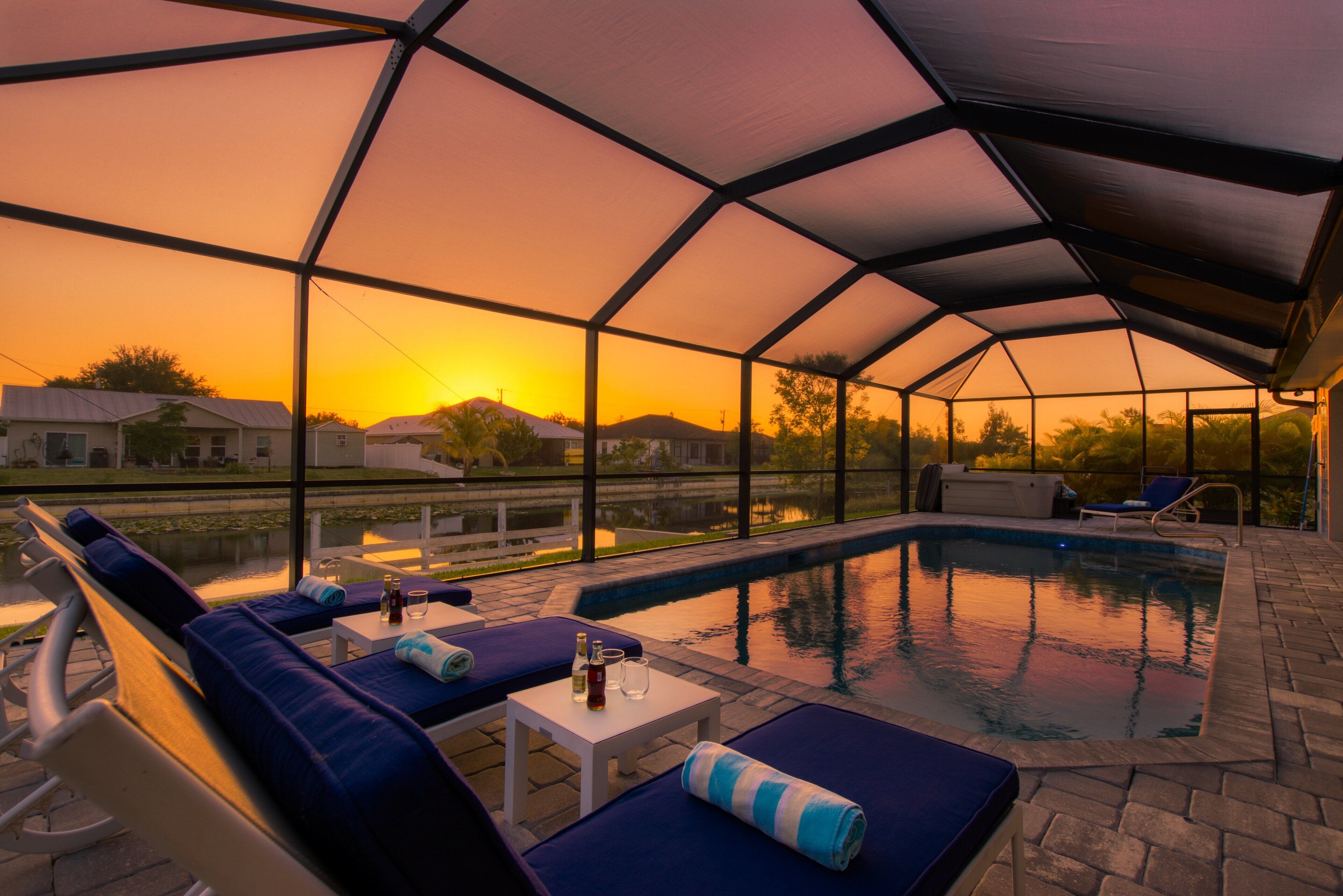 ح مّام سباحة مُدفَّأ