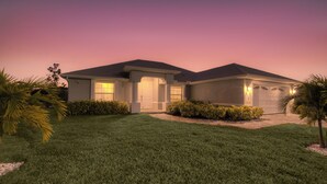 Exterior - VILLA APOLLO – HEATED POOL & SPA | WATER VIEW | BOAT RENTAL + TOURS VOUCHER INCL. (Cape Coral)