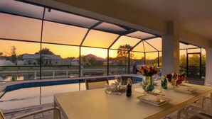 Dining - VILLA APOLLO – HEATED POOL & SPA | WATER VIEW | BOAT RENTAL + TOURS VOUCHER INCL. (Cape Coral)