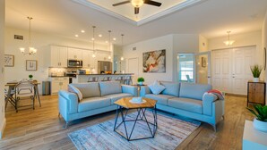 Living area - VILLA APOLLO – HEATED POOL & SPA | WATER VIEW | BOAT RENTAL + TOURS VOUCHER INCL. (Cape Coral)