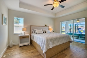 3 bedrooms, iron/ironing board, travel cot, free WiFi - VILLA APOLLO – HEATED POOL & SPA | WATER VIEW | BOAT RENTAL + TOURS VOUCHER INCL. (Cape Coral)