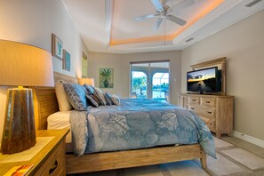 3 bedrooms, desk, iron/ironing board, travel crib