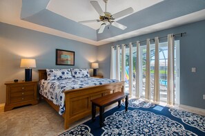 3 bedrooms, desk, iron/ironing board, travel cot - VILLA BOATERS DREAM – HEATED POOL & SPA | GULF ACCESS | BOAT RENTAL + TOURS VOUCHER INCL. (Cape Coral)