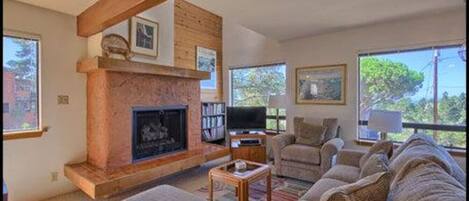 Smart TV, fireplace, DVD player