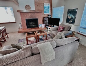 Smart TV, fireplace, DVD player