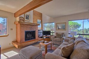 Smart TV, lareira, DVD player