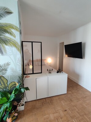 1 habitación, escritorio, wifi gratis y ropa de cama