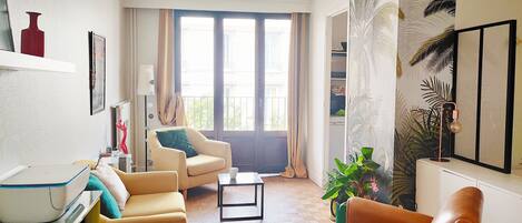 Smart TV, books, music library, stereo