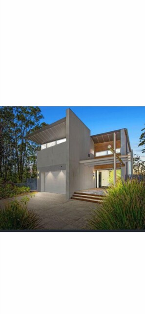 Exterior - Absolute beachfront Designer house with spa (Maloneys Beach)