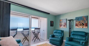 Smart TV - Mission Beach Beachfront Condo with Incredible Ocean and Beach Views! (San Diego)