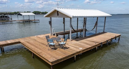 Waterfront 1 level Lakehouse with 108' of Unobstructed Views & HUGE Shaded Yard