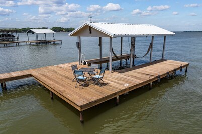 Waterfront 1 level Lakehouse with 108' of Unobstructed Views & HUGE Shaded Yard 
