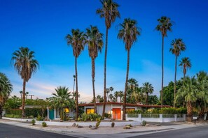 Exterior - Sunny Oasis 4BR Palm Springs Paradise with Pool (Palm Springs)