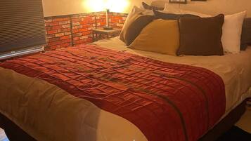 1 habitación, tabla de planchar con plancha, wifi gratis y ropa de cama