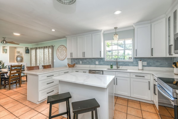 ثلاجة، ميكروويف، فرن، موقد طهي مسطح