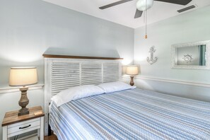 5 bedrooms, free WiFi, bed sheets - Sea Turtle- Heated Pool & King Beds, Near Amphitheatre, Historic Downtown, Beach (St. Augustine)
