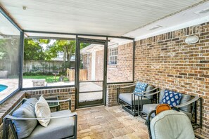 Terrace/patio - Sea Turtle- Heated Pool & King Beds, Near Amphitheatre, Historic Downtown, Beach (St. Augustine)