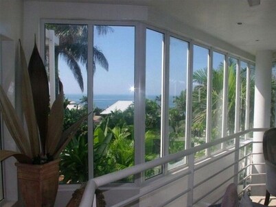 Beachfront Bliss with Sea Views: Stay at Celebration on the Beach in Blythedale