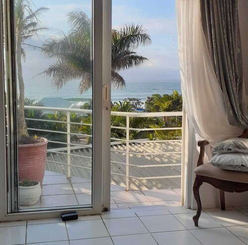 Beachfront Bliss with Sea Views: Stay at Celebration on the Beach in Blythedale