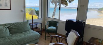 Large apartment with breathtaking beach and sea views, sleeps 6