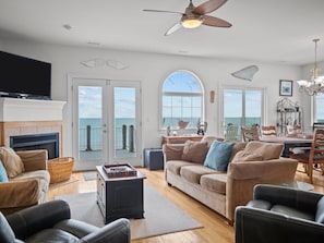 Smart TV, stereo - 5BR Oceanfront House in North Topsail Beach with Elevator - Sleeps 12 (North Topsail Beach)