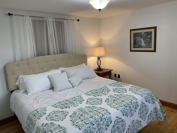 3 bedrooms, desk, iron/ironing board, free WiFi