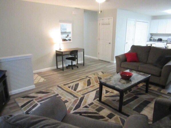 Smart TV, fireplace - Country Home Near Purdue Sleeps 8 (West Lafayette)