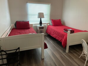 3 bedrooms, desk, iron/ironing board, travel cot - Country Home Near Purdue Sleeps 8 (West Lafayette)