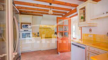 Réfrigérateur, micro-ondes, four, lave-vaisselle