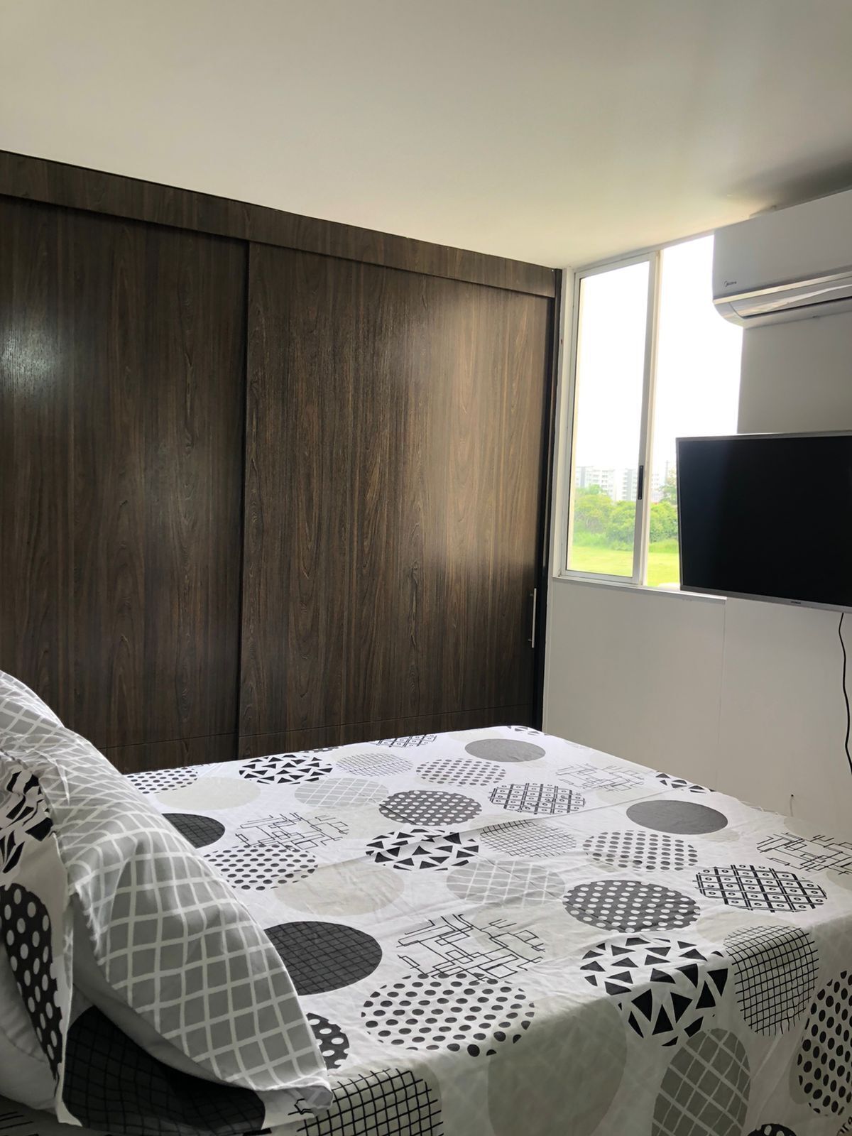 3 bedrooms, free WiFi, bed sheets, wheelchair access