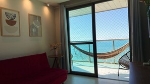 Apartment | Living area | 32-inch Smart TV with digital channels, TV - Crystal Residence (Vila Velha)