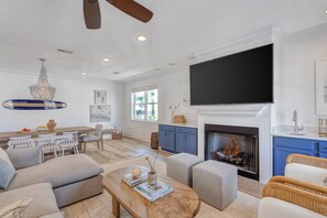 Smart TV, fireplace