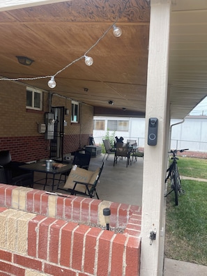 Outdoor dining - Adorable One Bedroom & Bathroom, Cute Kitchen (Denver)